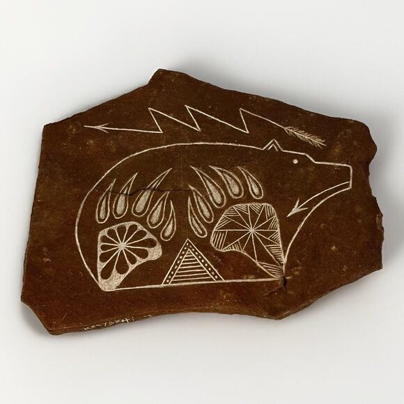 Keeyahzi Signed Native American Etched / 7.25 x 6” Carved Slate Bear/ Claws 2013 - Picture 5 of 6